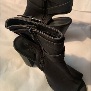 Black suede heel shoes